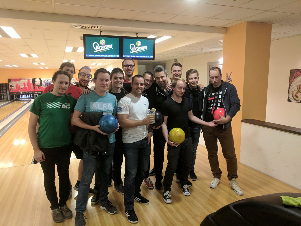 strvcom's tweet image. They see us bowlin&apos;
They haitin&apos;
🎳💲😎 
#androidteam #insideSTRV #teambuilding #whenwebowl