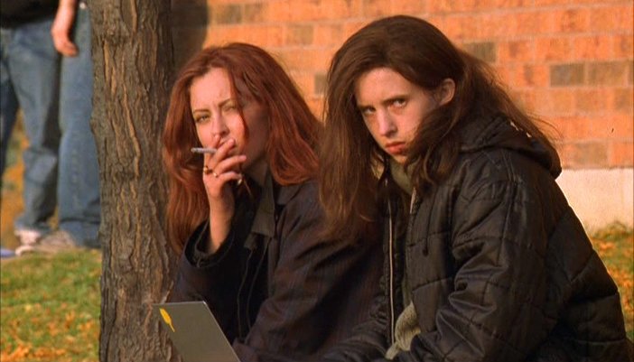15. 진저스냅 ginger snaps 의 진저 죽여줘제니퍼 이전에 진저스냅이 있었다. 음울한 성격의 절친한 자매 진저와 브리짓이 늑대인간과 마주치고 진저가...