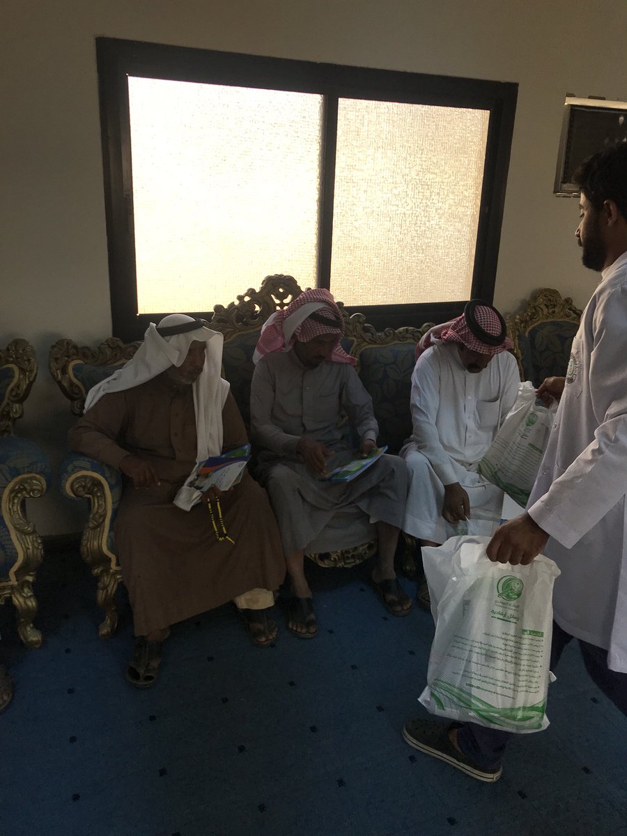 irshadvetsu1's tweet photo. اقام الْيَوْمَ #الارشاد_البيطري محاضرة عن مرض التهاب الضرع بالحيوانات بمركز  القليبة التابع لمنطقة #تبوك https://t.co/gJNcHLTONg
