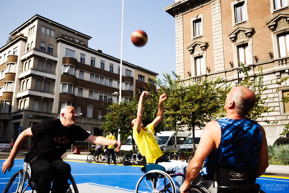 #AbilityDay, il basket in carrozzina si gioca anche nel centro di #Monza!

📷: <a href="/PaoloDalprato/">Paolo Dalprato</a> #WBItalia🏀