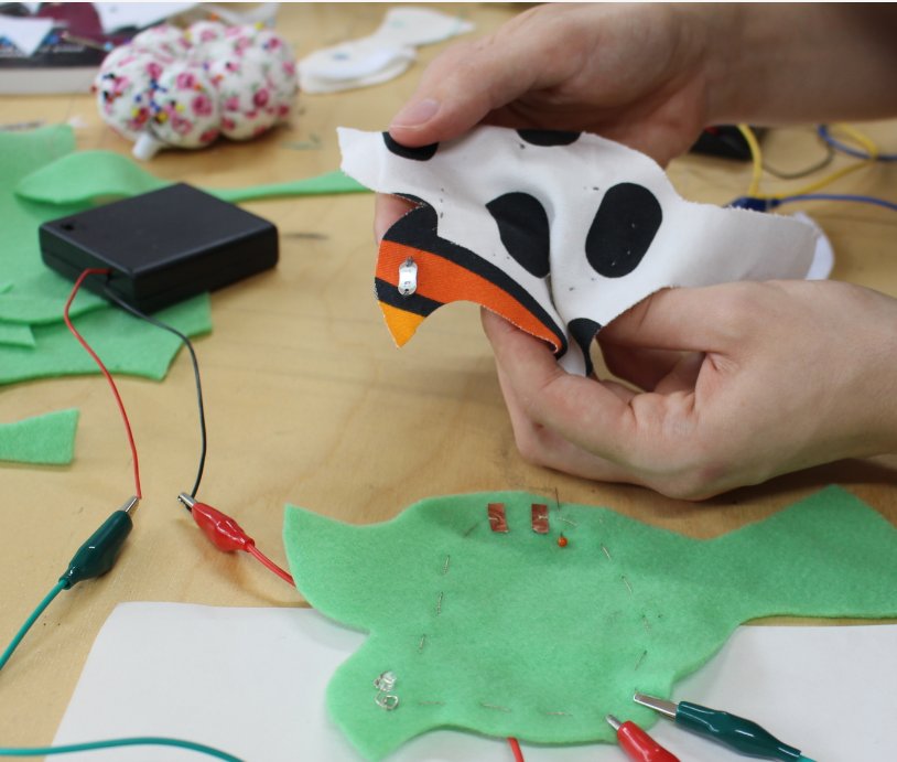 SaraNevay's tweet image. 2017's @MakeShiftDND is a bring/make a friend kinda w/shop! Make paired e-textile creations together bit.ly/2iin1RE #CCmakeshiftdo