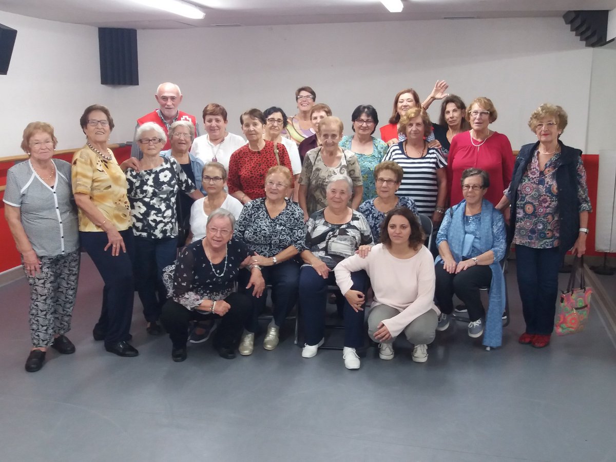 EspluguesCr's tweet photo. Taller de danzaterapia a @Artesants amb les partcipants de #salutconstant https://t.co/m9H1DLW5qh
