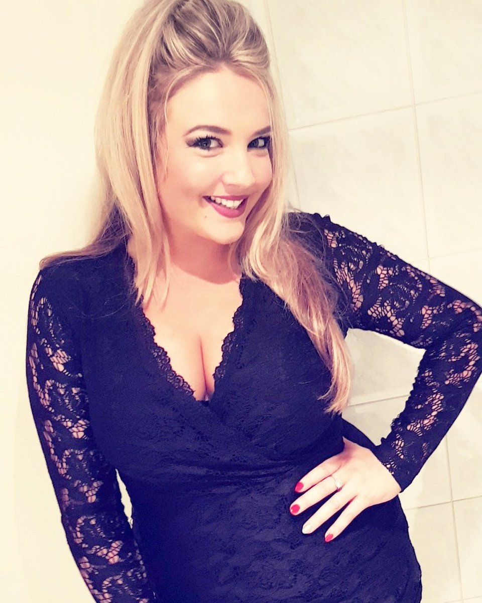 JennyBall92's tweet photo. #Glasgow #Marriotthotel #singing #gig #outoftown #lovedit #JennyBall #TheFourDs #afterparty #gin #blacklacedress #blonde #music https://t.co/fCoQTp53zt
