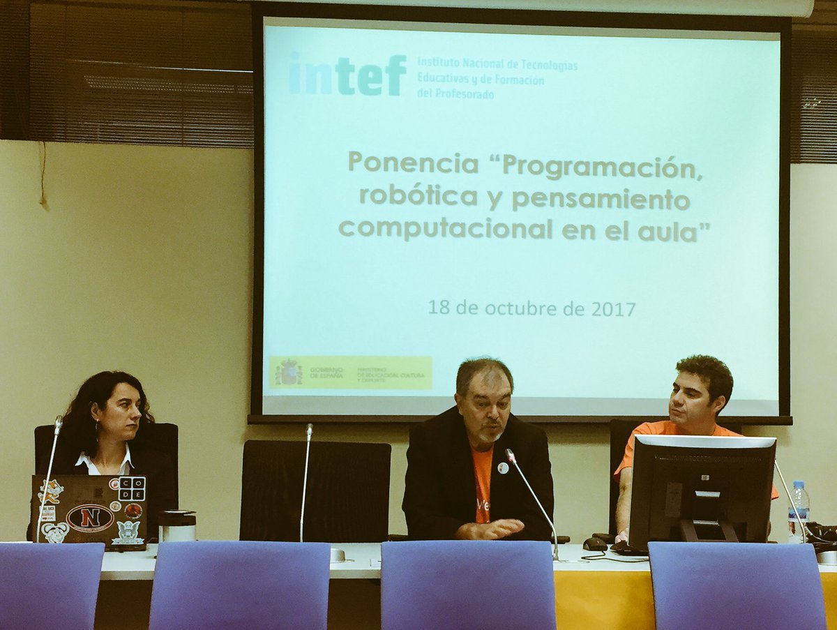 programamos's tweet photo. Comienza la ponencia de programación, robótica y pensamiento computacional del @educaINTEF https://t.co/EpLtMOkAUf