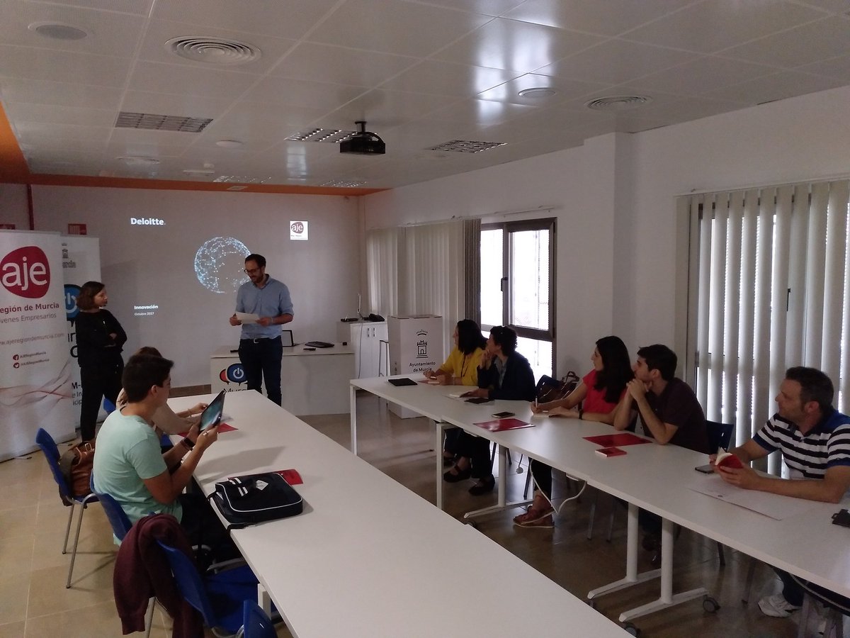 Comenzamos nuestro taller "Cómo impulsar la innovación. Descubriendo retos y oportunidades". Con Elsa Varela consultora experta de <a href="/Deloitte/">Deloitte</a>