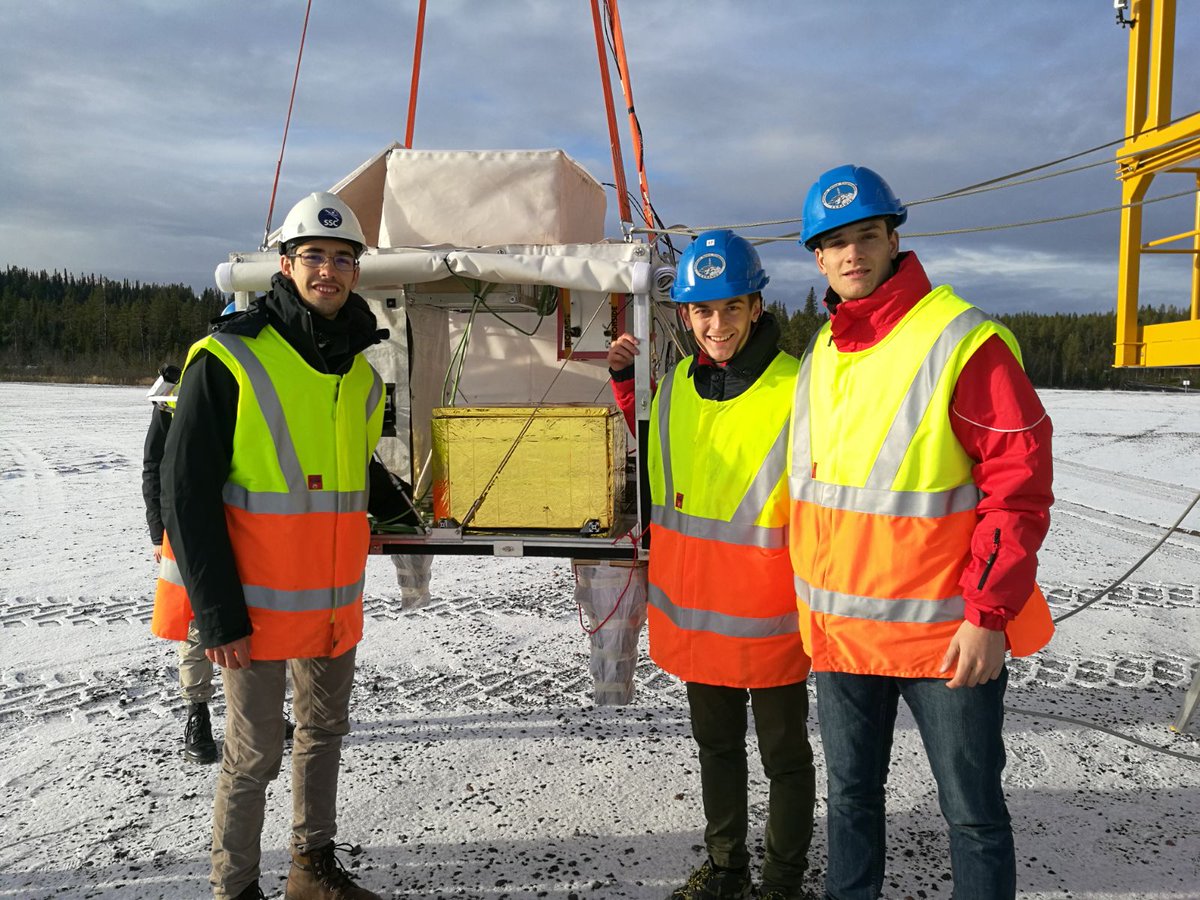 CadmusBexus's tweet photo. Late Access completed. Dry ice is inside the experiment already. Ready to fly in a few minutes! https://t.co/gZQ30yuTkO