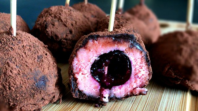 Chocolate Cherry Truffles
Here the recipe: youtu.be/gPSGLkVRtPg