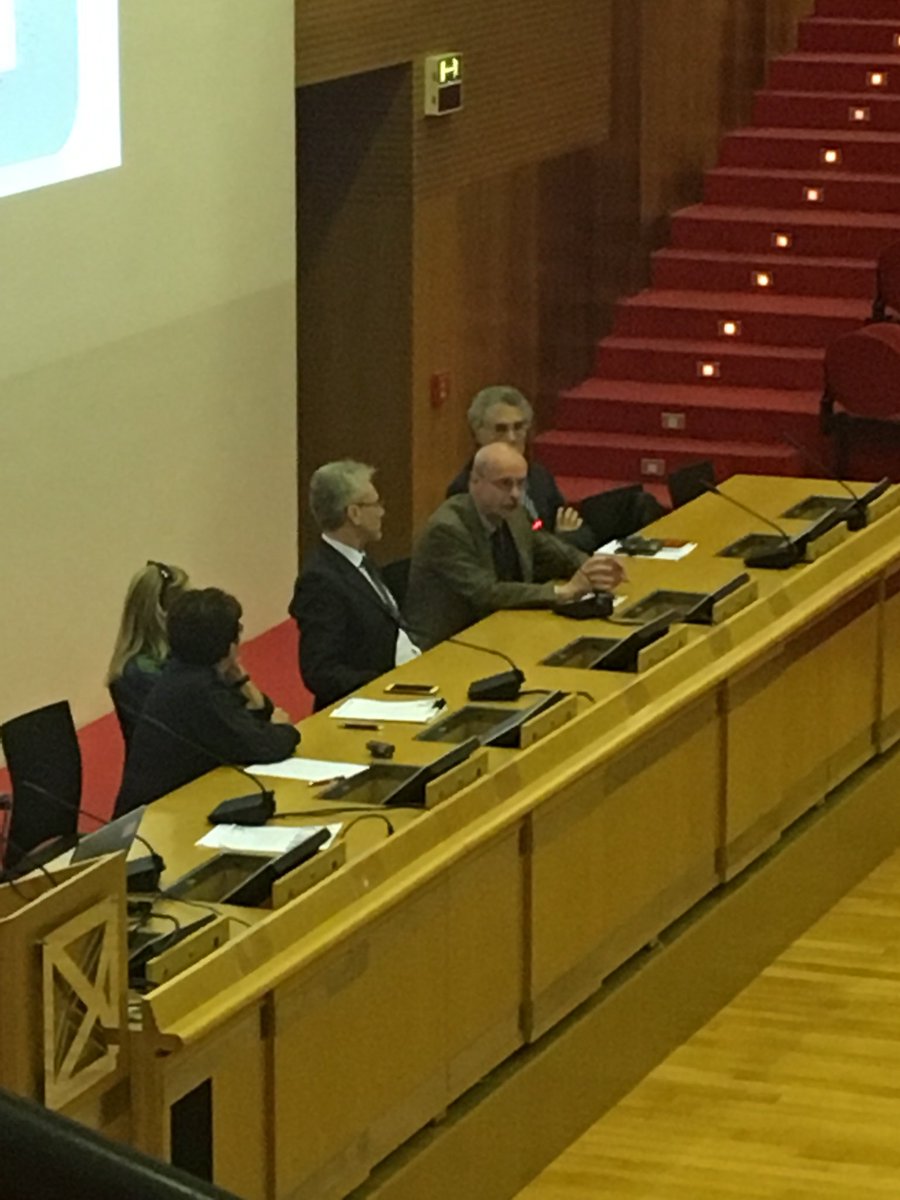 MonyBernardi's tweet photo. Prof Chiesi: #Torino dati negano idea di #polarizzazione generalizzata ma confermano aumento #povertà generalizzata, in tutta italia @unimib @SociologiaMilan #WeekSoc2017 https://t.co/gsPTpdUEjn