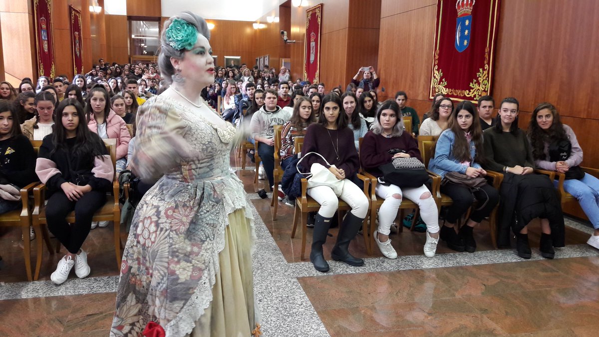 Hoxe veu <a href="/filosofia_si/">FilosofíaSI</a> e trouxo moita xente boa ao <a href="/Par_Gal/">Parlamento Galicia</a>