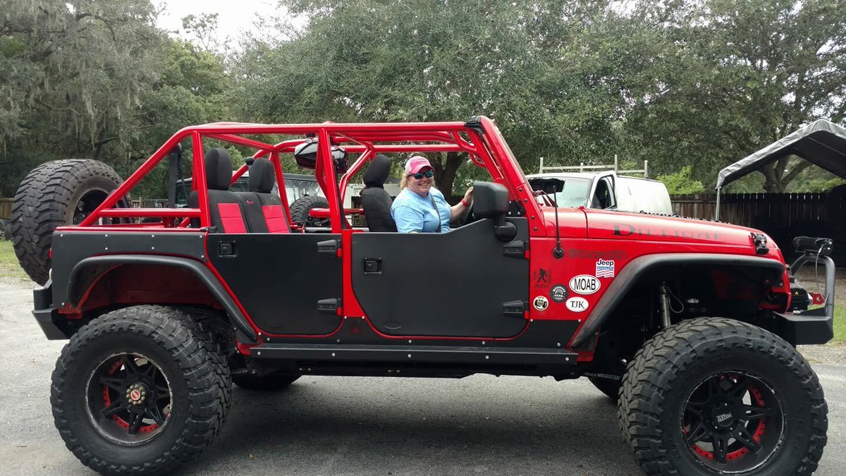 tncsmith's tweet photo. Can’t wait to hit the trails with this new @genrightoffroad cage! #jeeplife #jeepgirl #jeepher #jeepbeef @genrightoffroad @THEJeepMafia https://t.co/W9PhFUHGT9