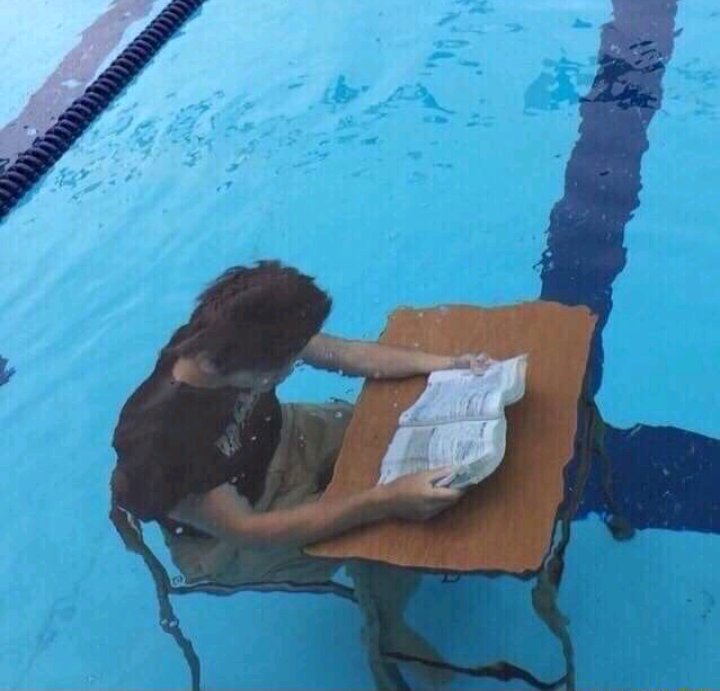 Not dead, just really bad internet and even the DMs barely load.