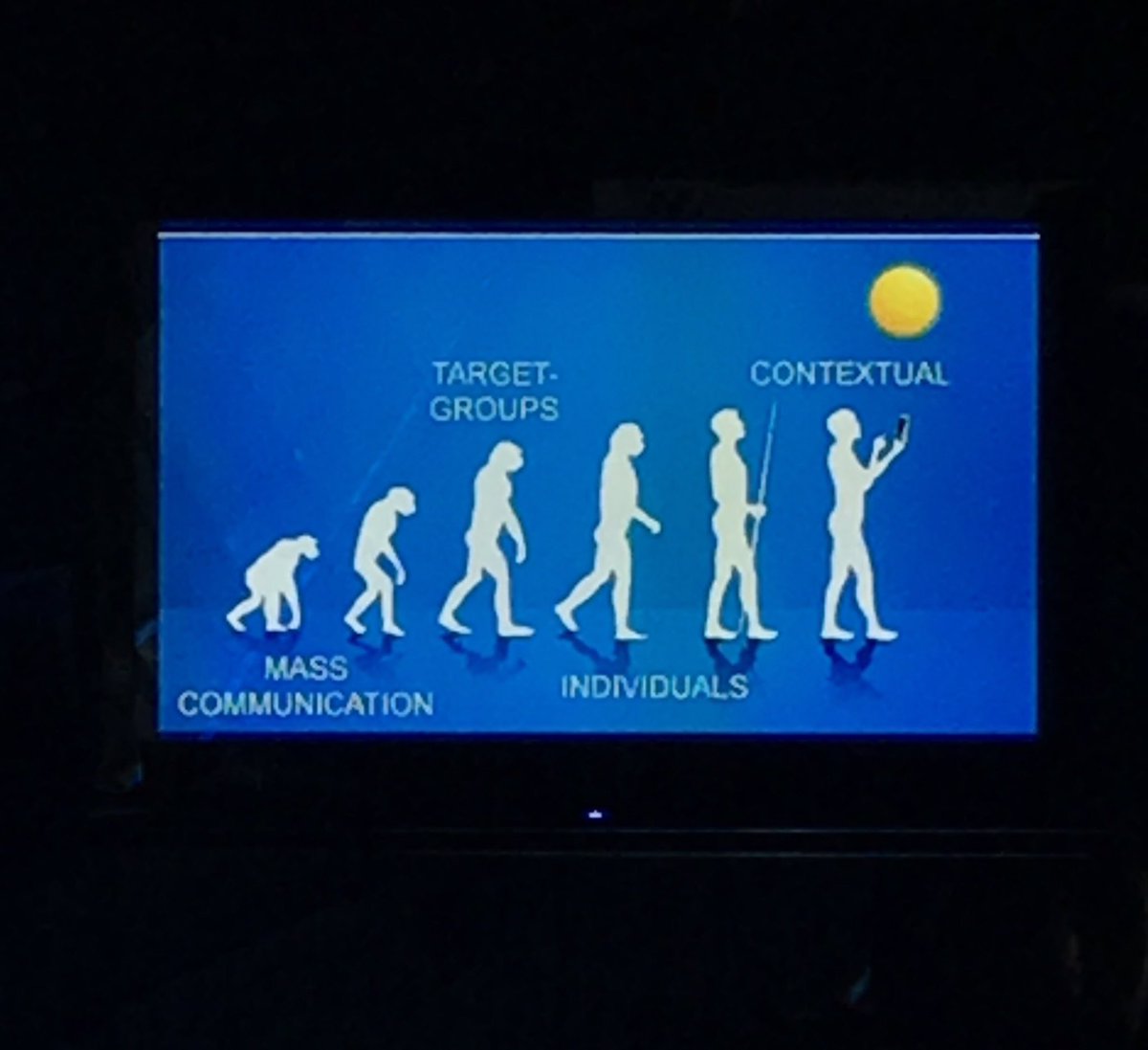 eabril_mkt's tweet photo. @ProdwareES nos explica la importancia del contexto en la experiencia del cliente,dejemos atrás los grupos target, +personalización #CEC17 https://t.co/jJmazV88Ve
