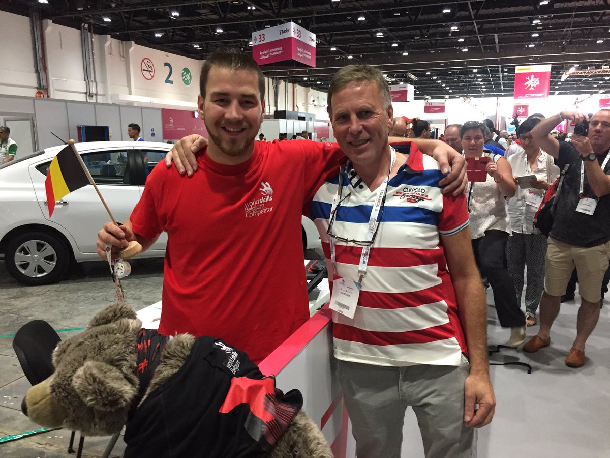 manuyvensTLV's tweet photo. Yohann Krings félicité par son patron Luc Cattoen à la fin de la compétition @worldskillsBE @VolvoCarBeLux #waimes #ambleve https://t.co/CkM1POztcz