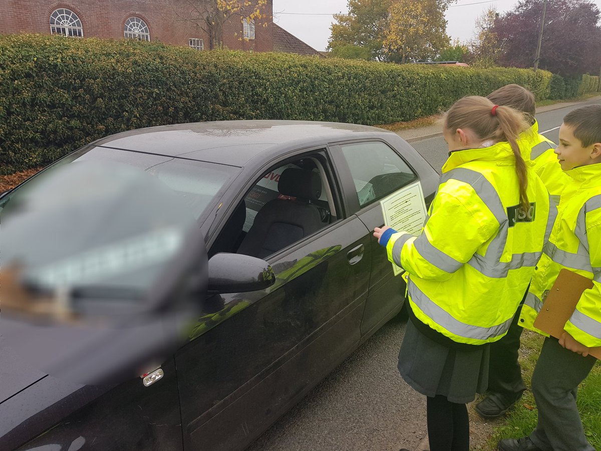 HaleswrthPolice's tweet photo. #EyeSNT + @EyePrimary1 Junior Road Safety Officers completed speed checks in #Eye #EducatingDrivers @NSSpeedCameras #Fatal4 #SuffolkRoads https://t.co/HtoDz8MGIW