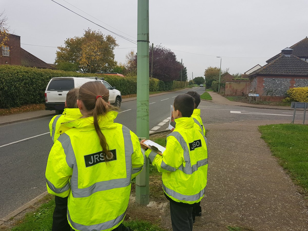 HaleswrthPolice's tweet photo. #EyeSNT + @EyePrimary1 Junior Road Safety Officers completed speed checks in #Eye #EducatingDrivers @NSSpeedCameras #Fatal4 #SuffolkRoads https://t.co/HtoDz8MGIW