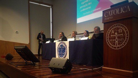 edulog_2016's tweet photo. Investigadores do projeto #EDUGest respondem às questões do público sobre os resultados apresentados #EDULOG #Educação https://t.co/ldaZ98siUe