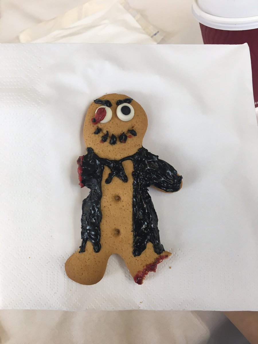 las77s's tweet photo. @AjrReid
We have a lot of fun in @secls 
It's is a great opportunity to make 
my cute Dracula🦇 biscuit for Hallowe'en https://t.co/mZg8LvKdq6