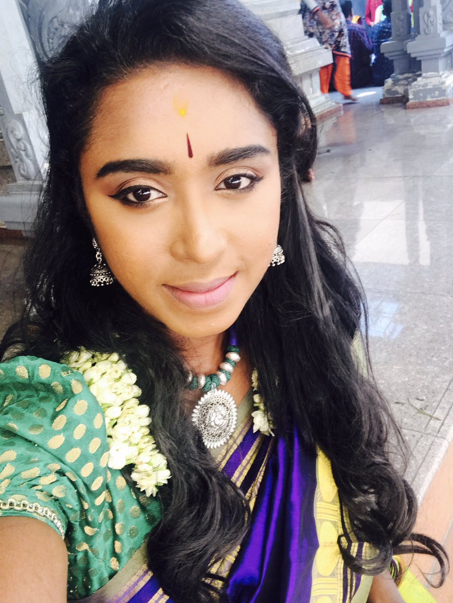 tharshieni's tweet photo. #happydeepavali2017 https://t.co/k8VdYpZm6a