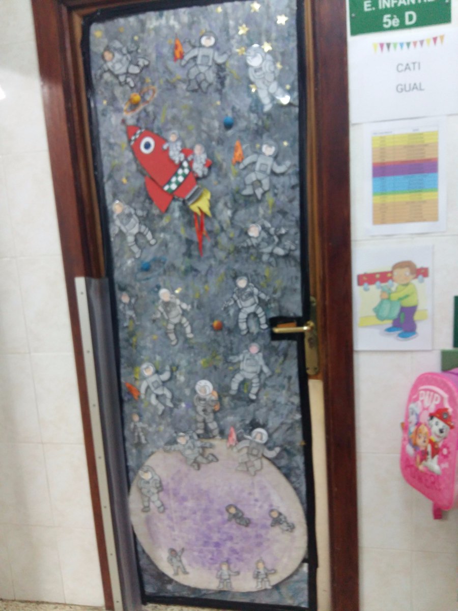 cide1966's tweet photo. Mirau com han quedat les portes dels astronautes (5è D) i de les princeses i els cavallers (5è E) #infantil #creativitat https://t.co/5k4d6Ybdd2