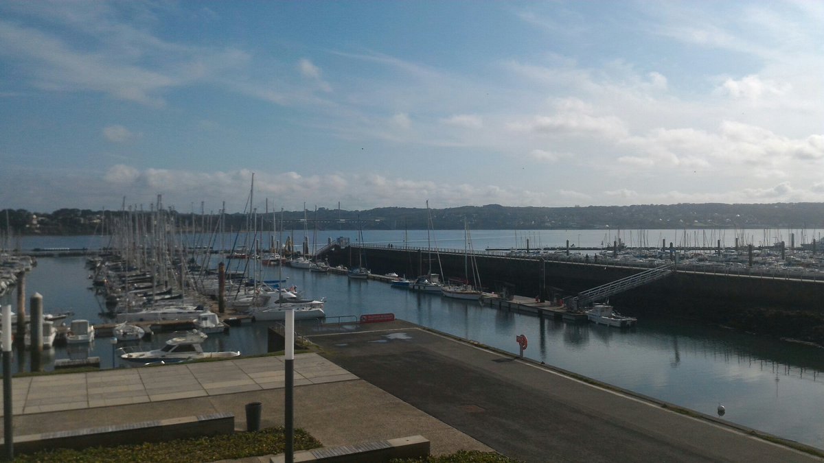 sevmorin's tweet photo. Le top quand tu organises des réunions à Brest c'est que le midi tu peux voir ça... @JaimeCMArkea @Welike_SA @CecLebreton @SophieSizun https://t.co/Bbw5EEQn9m