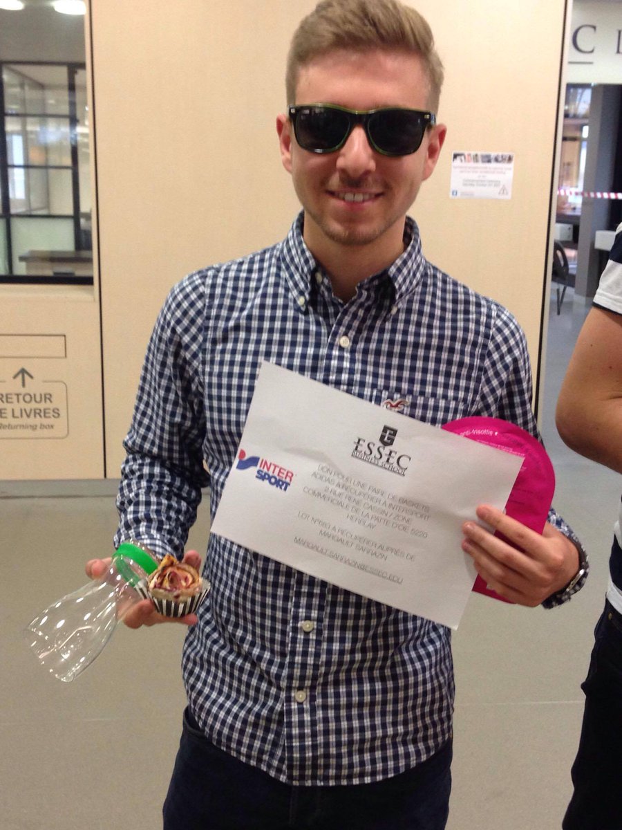 ESSEC_MSMMD's tweet photo. Comme @arthubertrand si vous souhaitez gagner de jolis lots, venez jouer à la tombola de nos étudiants du MS ! #MMDday #MSMMD2018 https://t.co/WVwMzXBeCY