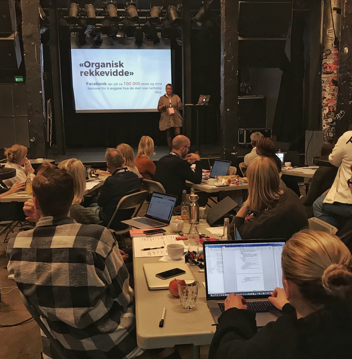 Y_Oslo's tweet photo. Praktiske tips og trening skjer når @mariusgenser og @idaaa har workshop om sosiale medier. Her skal vi bli bedre! #webdagene https://t.co/0jWqJpklaY