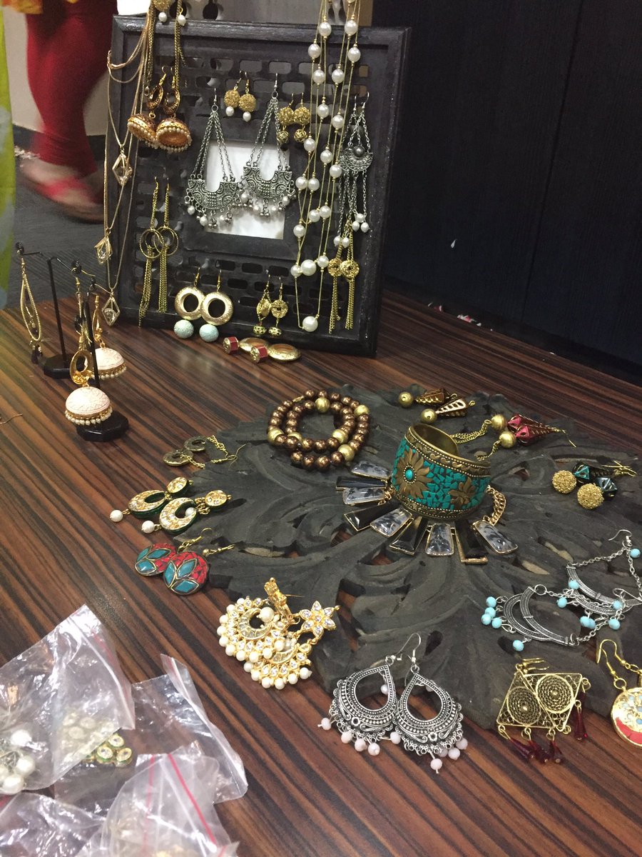 LittleHornOk's tweet photo. Handcrafted jewellery with love by #TheMotleyCollection @Text100India #TextDiwali https://t.co/3FMw5Sl5kq