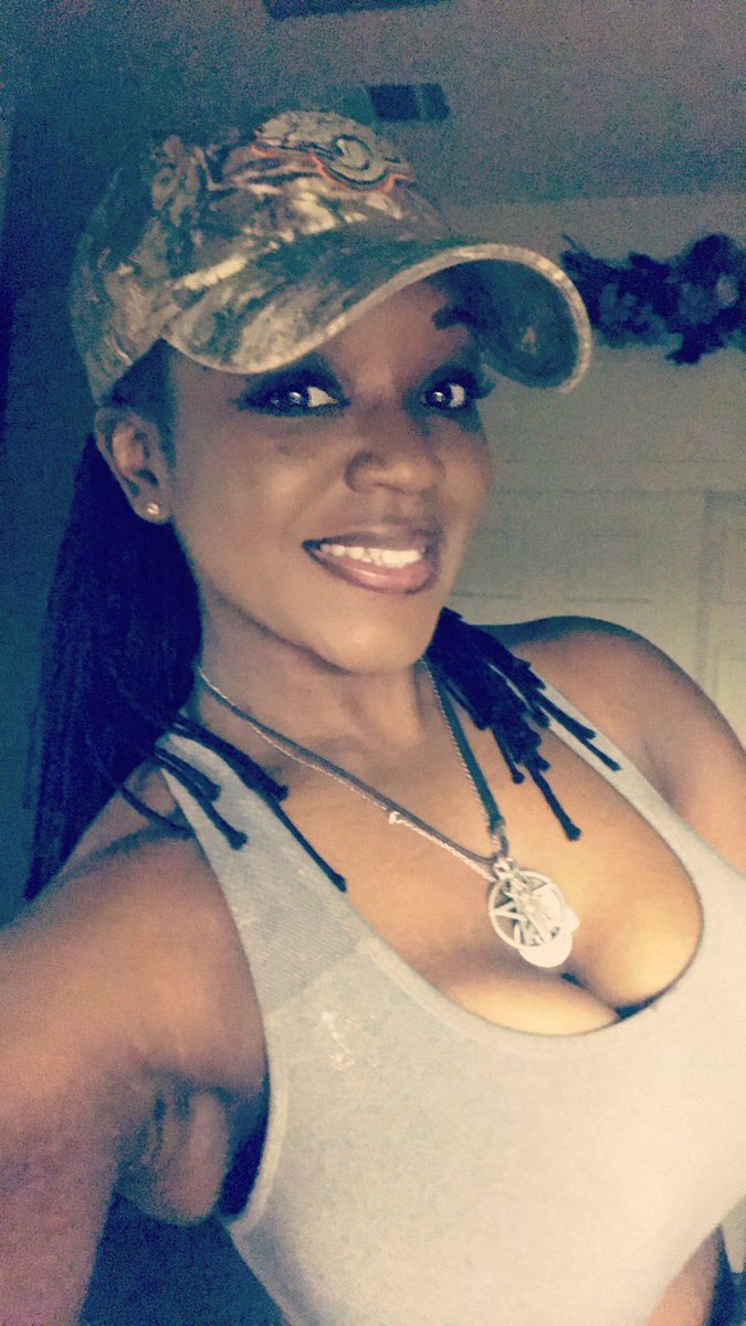 freakshow_babe's tweet photo. 🐲Morning BayBees 🐲 “Kiki on that BS again today” - New Mr Hyde 😆😁 #Fitfam #TeamFreakshow #HumpDay - Do Work It’s Back Day! ❣️🖤❣️ https://t.co/Llik7guqcP
