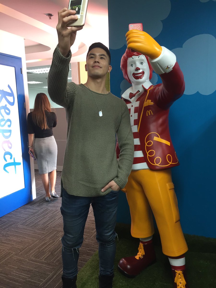 missangeljones's tweet photo. Selfie muna with Ronald McDonald at our visit to @McDo_PH headquarters https://t.co/i9Py36FEqP