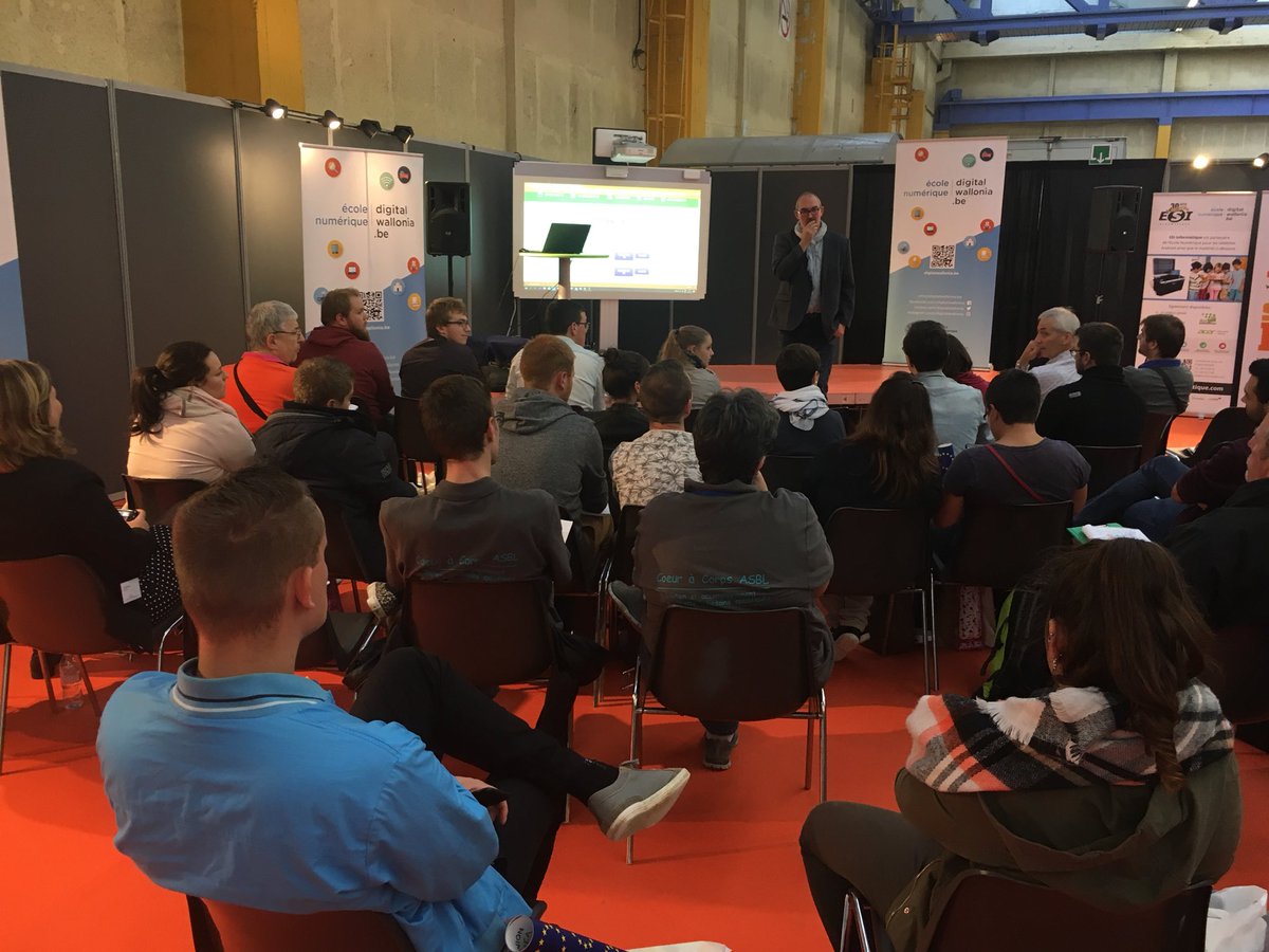pbalancier's tweet photo. Après @ProfLeluherne le matin c’est au tour de @MainilCedric à propos de #MinecraftEdu @micbelgique @ecolenumerique #educ17 @TeacherGaming https://t.co/Uf10tAweFC