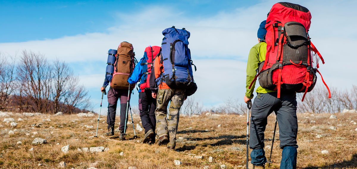 Chiruca's tweet photo. MT @ClubGr10: #Montañismo ¿Qué es un guía de #montaña? La @fedme_es nos conciencia d su uso https://t.co/XED6cPuPfN https://t.co/z6OMzqGdbd