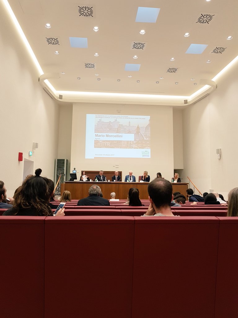 aureliatirelli's tweet photo. Una buona alleanza fra chi fa #informazione e chi la studia👍#MarioMorcellini alla #WeekSoc2017 https://t.co/TaqV53uzVf