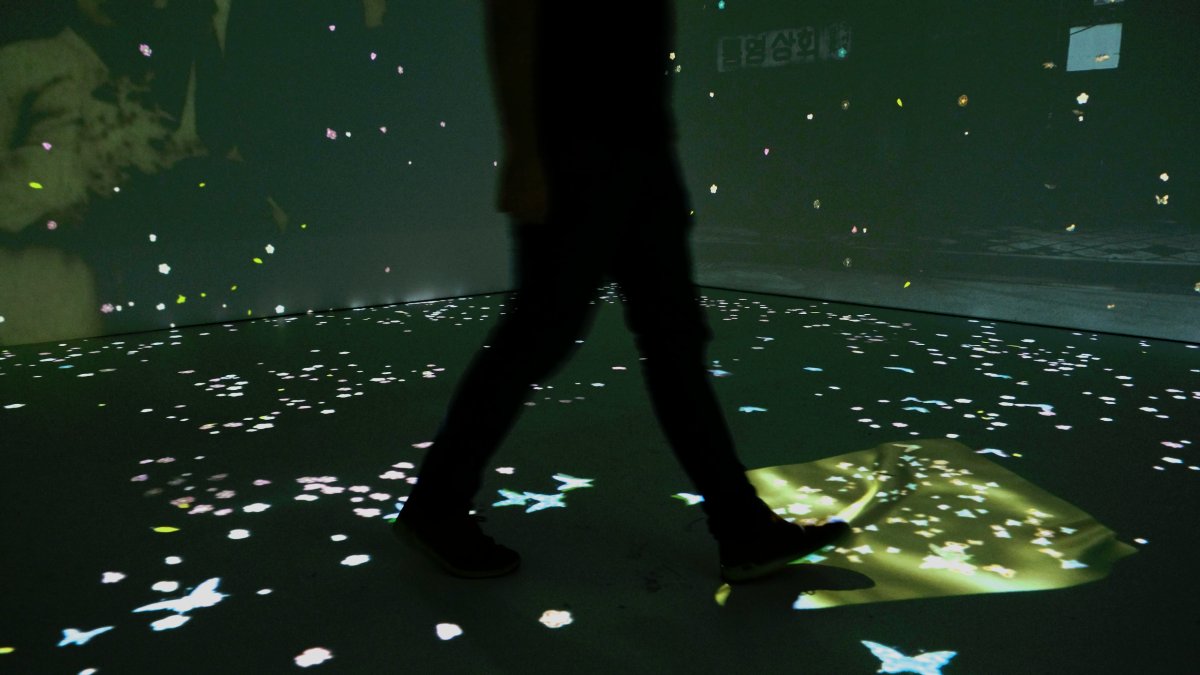 eventprojection's tweet photo. You can still catch Metamorphosis at @saatchievents - it features some great #interactiveav... #avteeps #art #eventprofs #projection https://t.co/I8qqKtxmPr