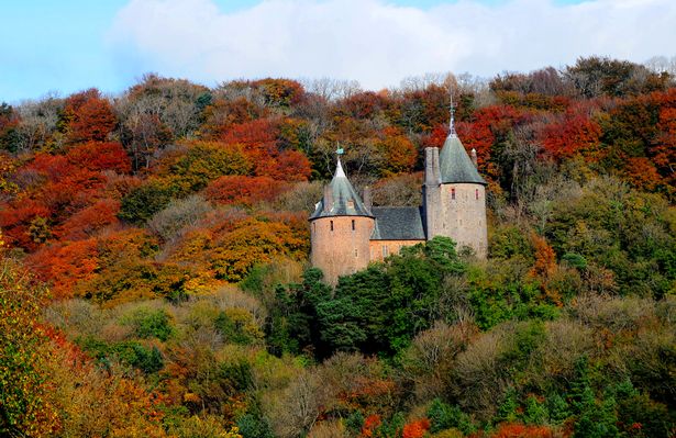 visitwales's tweet photo. 24 pictures that prove Autumn in Wales is as beautiful as anywhere in the world #FindYourEpic #WednesdayWisdom https://t.co/8GXFpd1pIc https://t.co/3sG5teaK42
