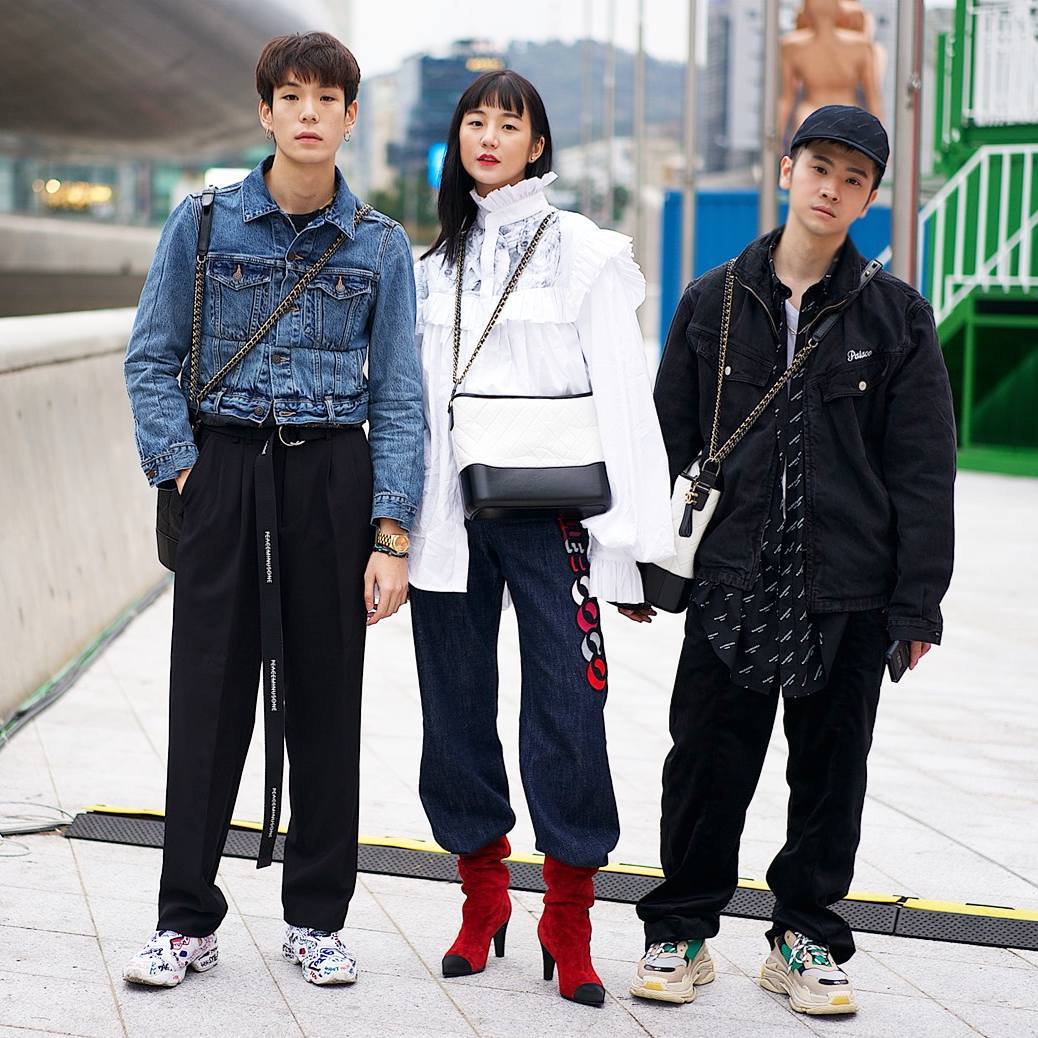 IG : gonghivesalon24
First day at seoul fashion week with the kids <a href="/jaylerr/">ESCAPE 🍭</a> <a href="/thanaerngnin/">Neung</a> ,,, 📸 by <a href="/garbagelapsap/">Garbagelapsap</a>