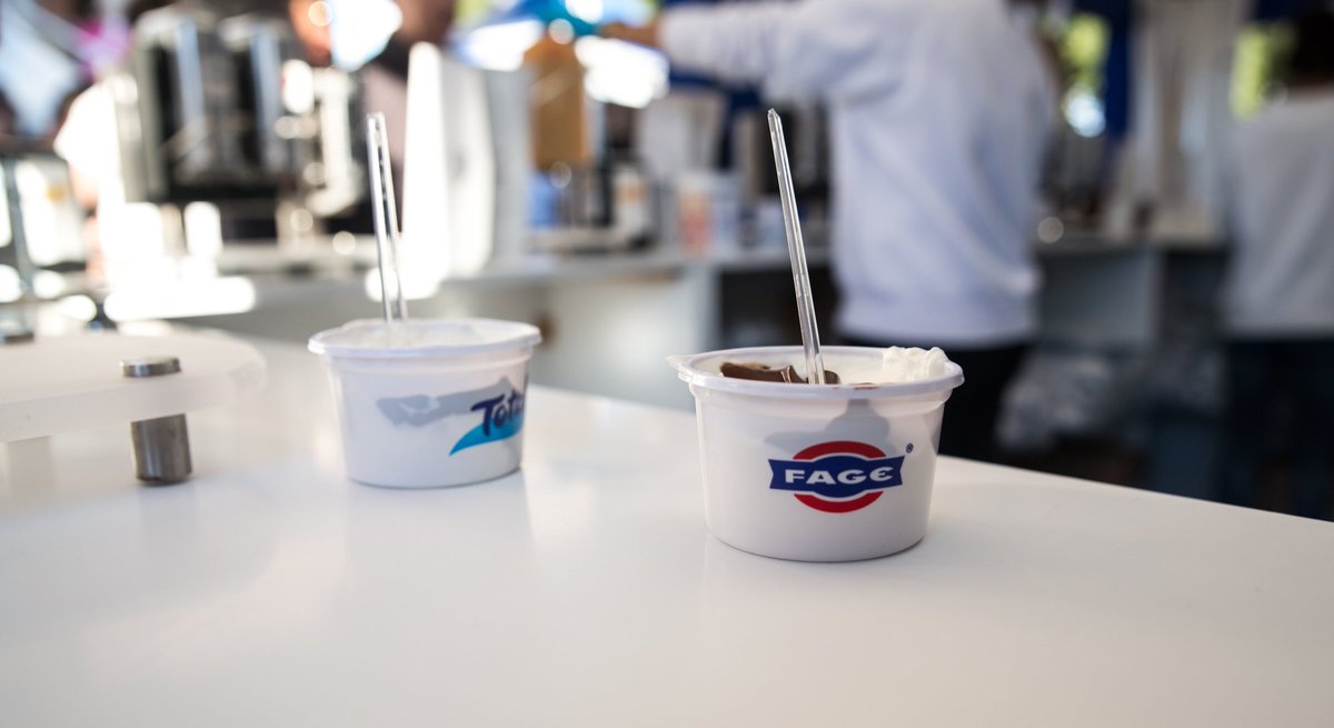 faceciok's tweet photo. La cremosità e il gusto dello #yogurt colato FAGE ti aspetta ad #Eurochocolate! Con la #ChocoCard, riceverai subito la degustazione omaggio! https://t.co/5Qh5cjqJMa