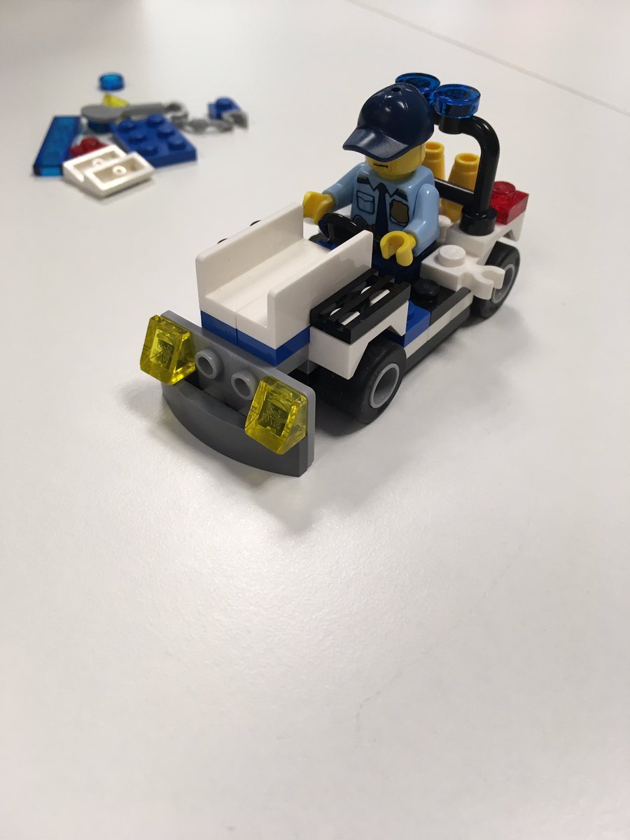 TyeRobert's tweet photo. #RetoLego tracteando https://t.co/awx9VbPYqj