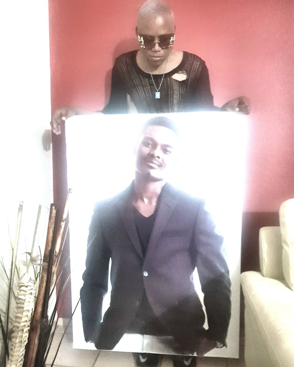 TeekayGoldfish's tweet photo. @etv @eRhythmCity I can't it's too painful💔😩😭 @DumiMasilela1 Rest In Power😇 #RIPDUMIMASILELA #RIPDumi #Etv #RhythmCity https://t.co/7Z7bTVYLLo