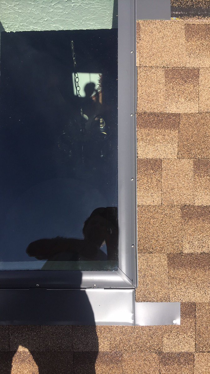 Newton50384411D's tweet photo. #roofin https://t.co/npFRtPR6wJ