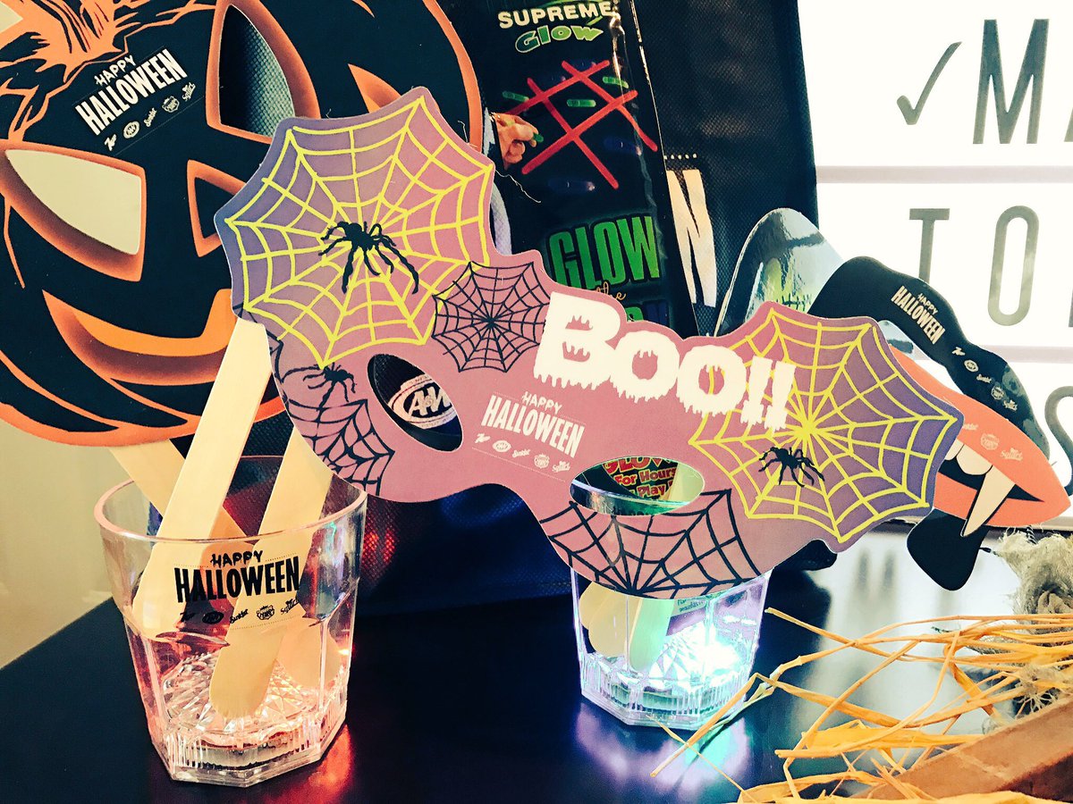 Semi_Handmade's tweet photo. #BooBlockParty is coming! GREAT Free favors and games! These light up cups are so cute! #Sponsored https://t.co/XFaNeGJyUe