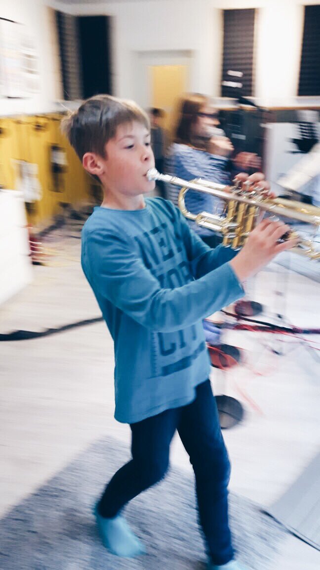 bigbandmethod's tweet photo. Nun haben wir bereits unseren zweiten workshop in unserer neuen Location hinter uns - es war mal wieder eine tolle Zeit! #musik https://t.co/ZJpKg5mpiz