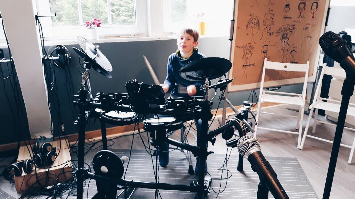 bigbandmethod's tweet photo. Nun haben wir bereits unseren zweiten workshop in unserer neuen Location hinter uns - es war mal wieder eine tolle Zeit! #musik https://t.co/ZJpKg5mpiz
