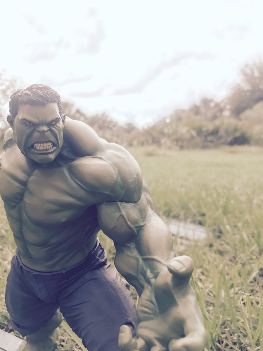 PooleHard's tweet photo. Finally got my hulk statue!!!🤓🤗 https://t.co/51JNMIUNTk