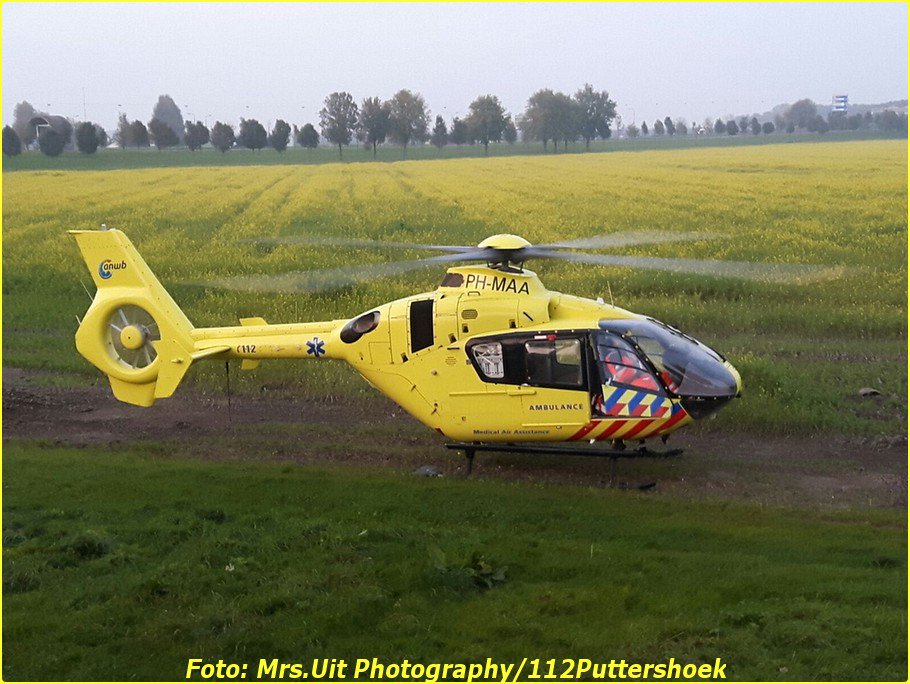 TraumaheliMMT's tweet photo. De #traumaheli #Lifeliner2 is zojuist geland aan de #Reedijk #Heinenoord https://t.co/Pj9AOdKzcv