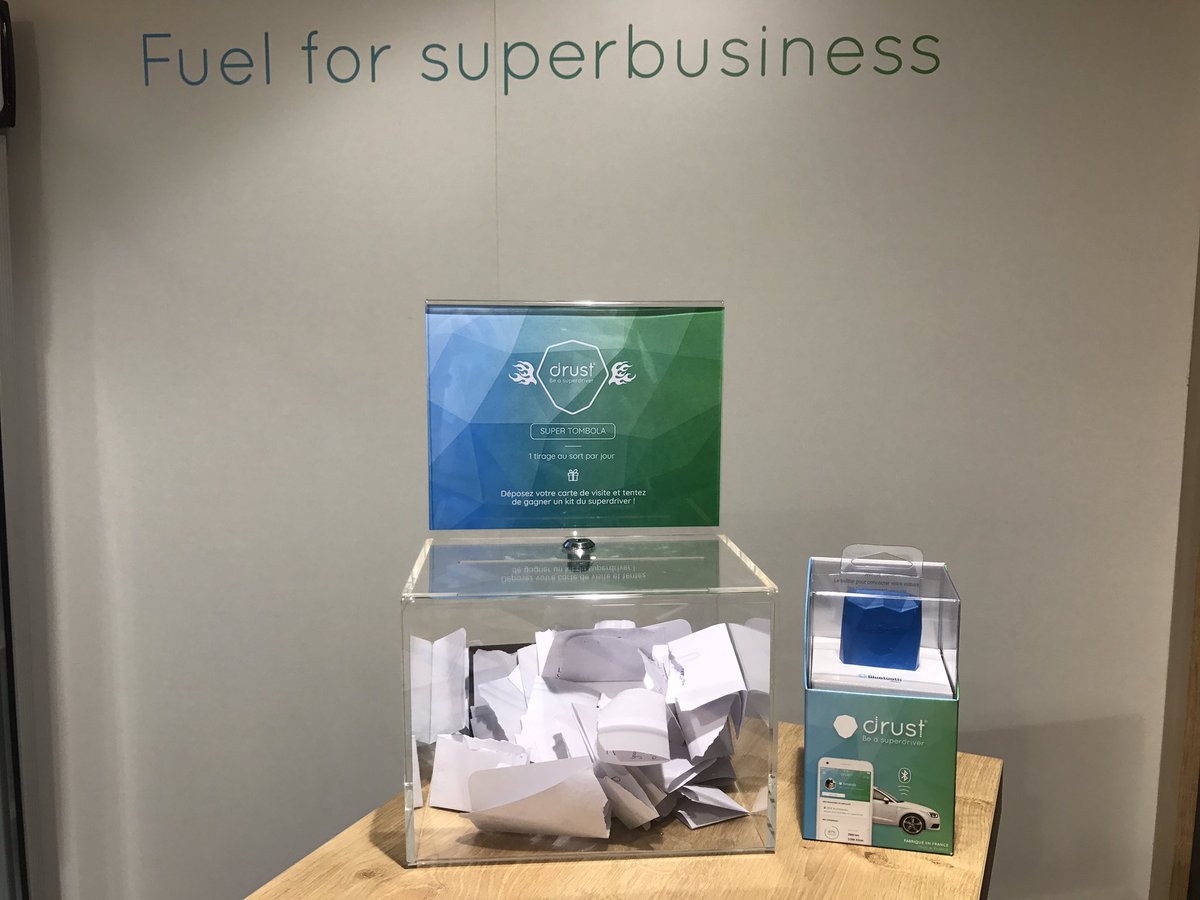 drust_fr's tweet photo. #EQUIPAUTO2017 Bravo à Montassar qui remporte un kit du superdriver. Il est toujours temps de participer. Rdv demain sur notre #superstand https://t.co/or6XhM9oTX