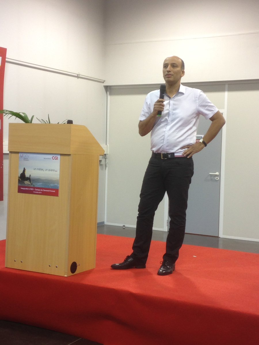 HDeboey's tweet photo. Au tour du parrain de la 1ère promo #UDev_CGI Jean-Paul Chiocchetti DRH Michelin France, d'accueillir les étudiants @cgirecrute_fr @CGI_FR https://t.co/SFFsCRjuej