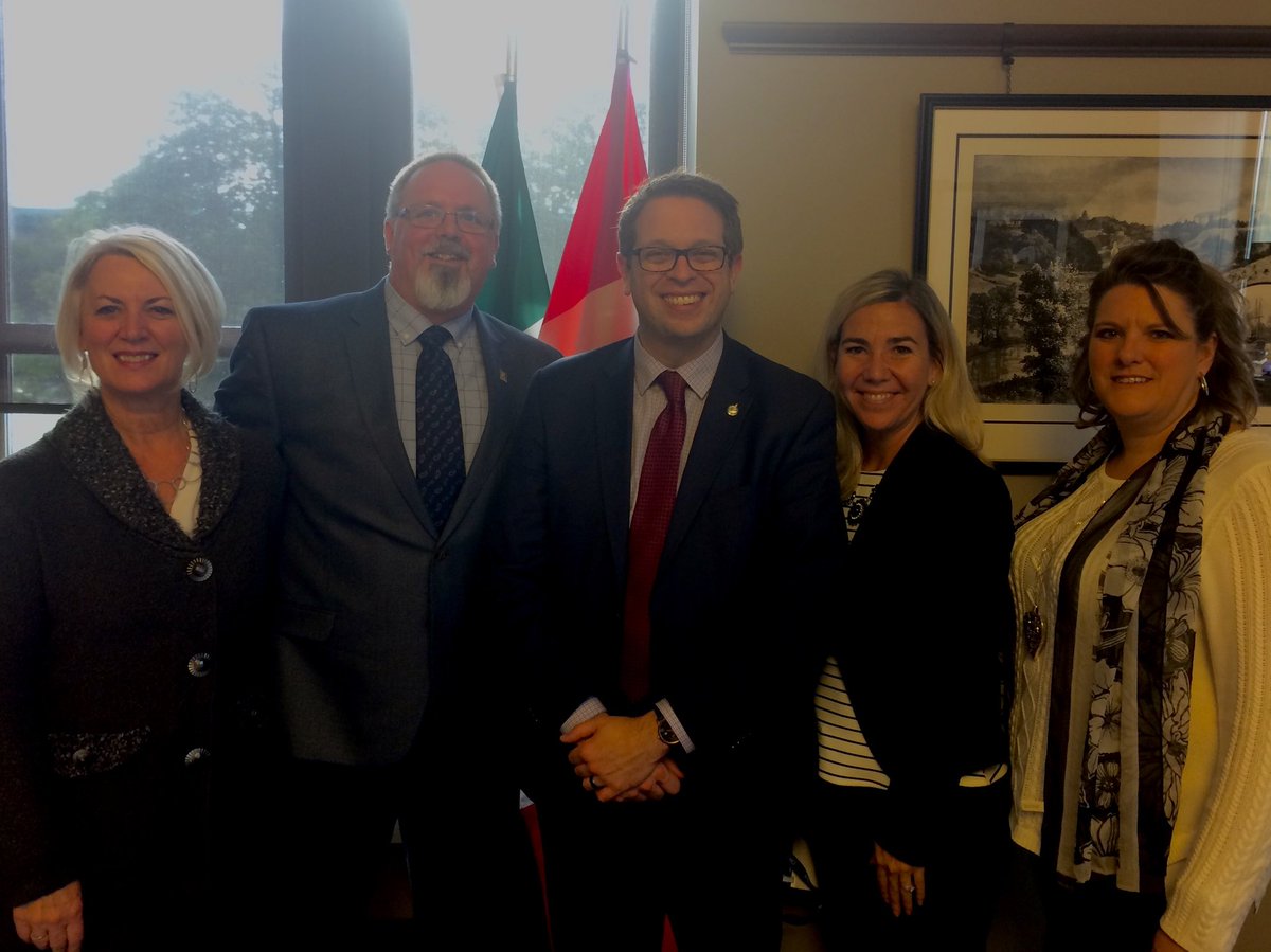 RealEstateTerri's tweet photo. #Creapac17 # Homebuyersplan Great meeting with MP Chris Bittle on Parliament Hill https://t.co/0xNcTKuzk6