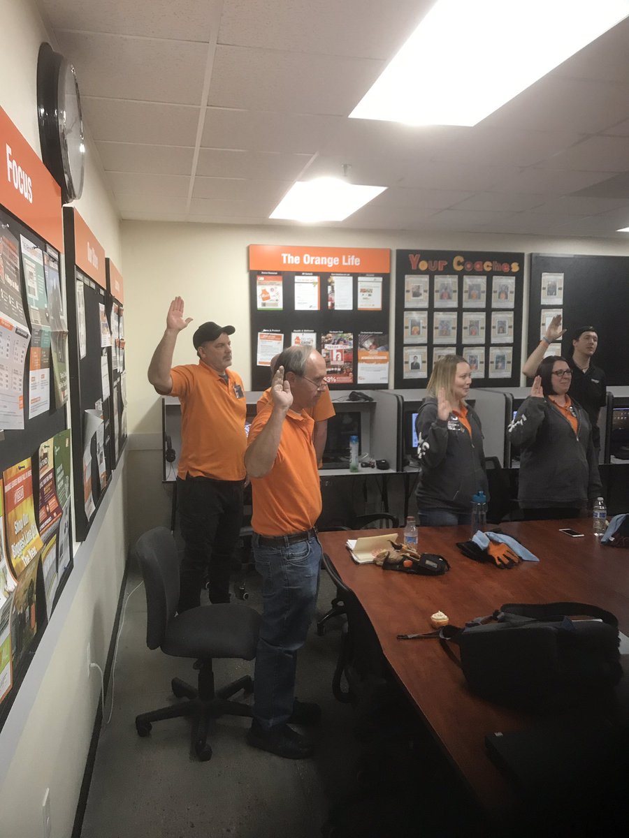 Team at 4403 taking Safety Pledge. #safetypledge #safetyispersonal <a href="/JStorrs91/">Jason Storrs</a> @SavannahmLeeper
