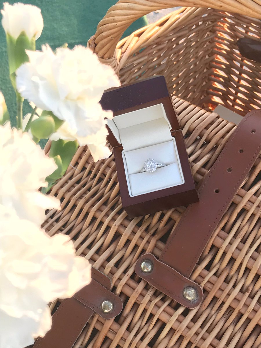 abbyruth18's tweet photo. Congratulations to my amazing big brother and his beautiful new, fiancé 🤗 You guys make my heart so happy. So much love for you guys ❤️ https://t.co/W5MstfjNB9