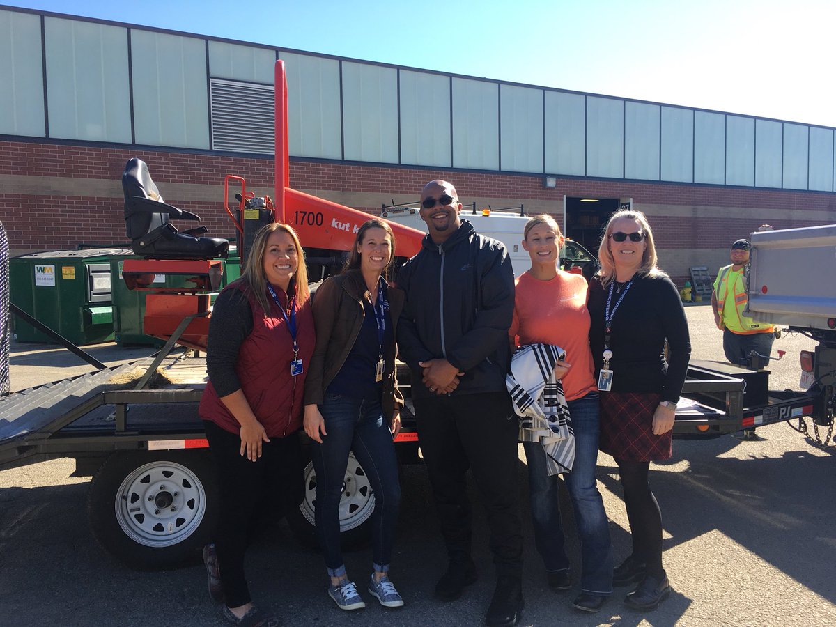 ceralemon's tweet photo. .@scsdoh team visiting city of Springfield service department to build partnerships that lead to youth jobs. @Sdmclaughlin @amydstacy https://t.co/q0ut4SlQmP